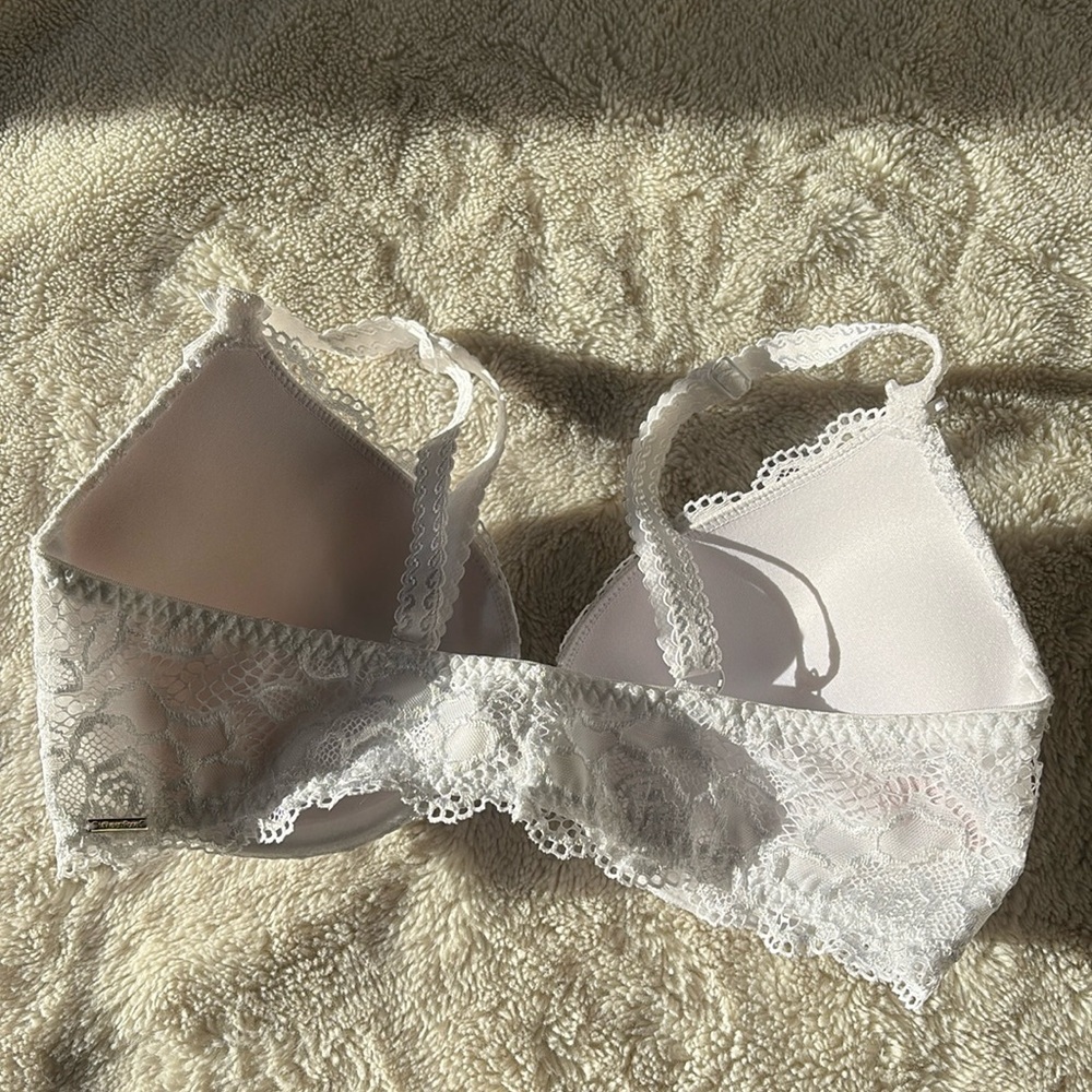 La Vie en Rose White Lace Front-Clasp Bra – 34D | Romantic Delicate | - Picture 4 of 6